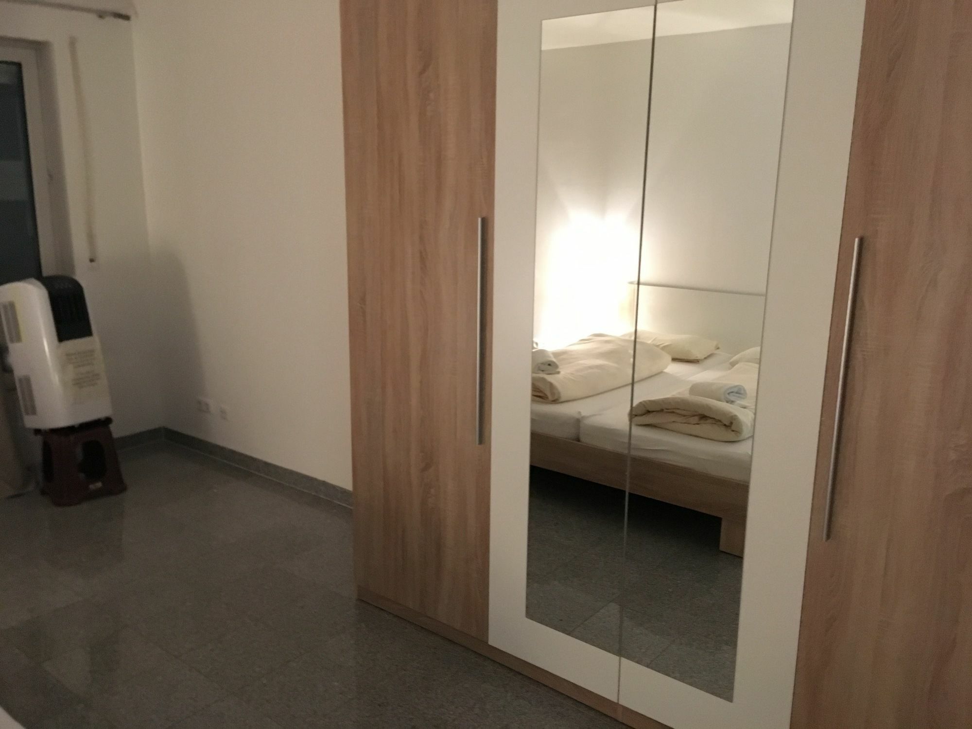 Kn Kahtan Boarding House Leilighet München Eksteriør bilde